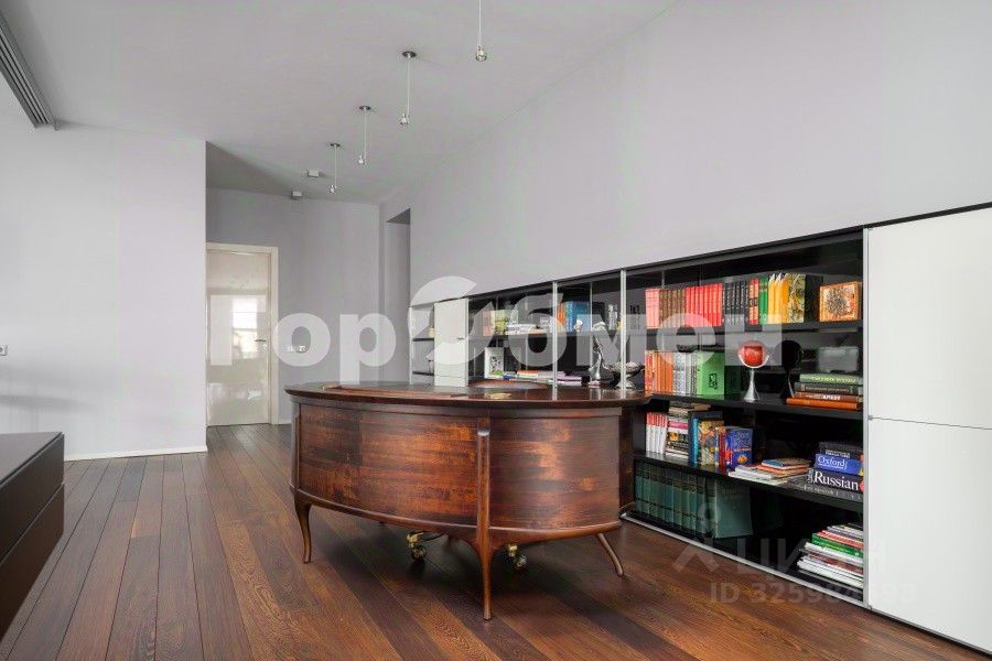 Продажа 3-комн квартиры на вторичном рынке улица Академика Пилюгина, 24К1