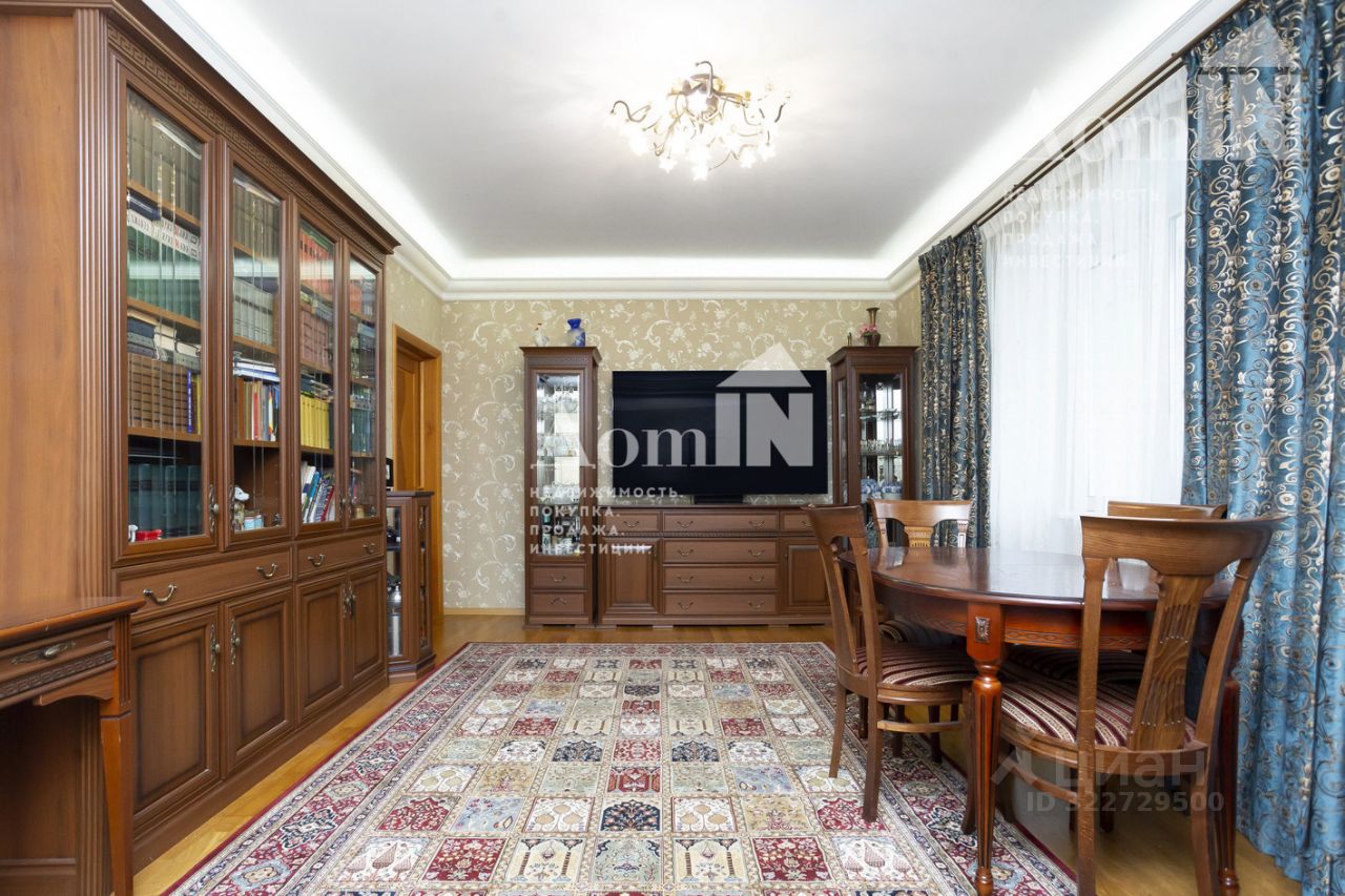 Продажа 2-комн квартиры на вторичном рынке Загребский бульвар, 15