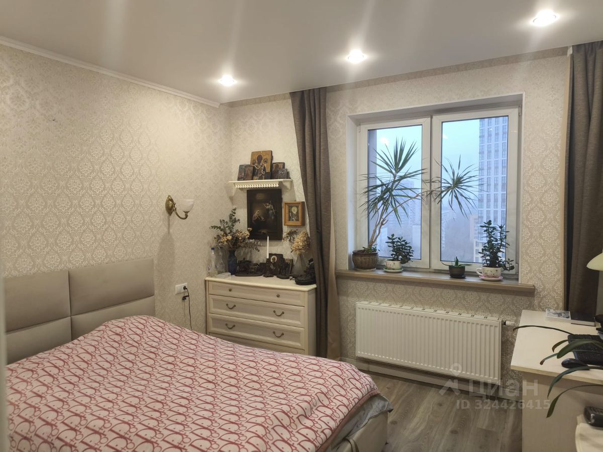 Продажа 3-комн квартиры на вторичном рынке Рябиновая улица, 3к4