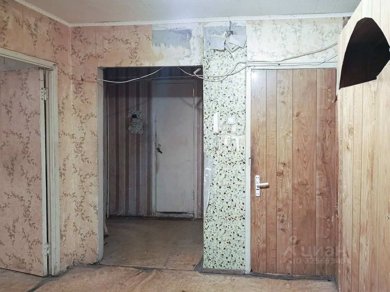 Продажа 3-комн квартиры на вторичном рынке Луга, улица Миккели, 7к1