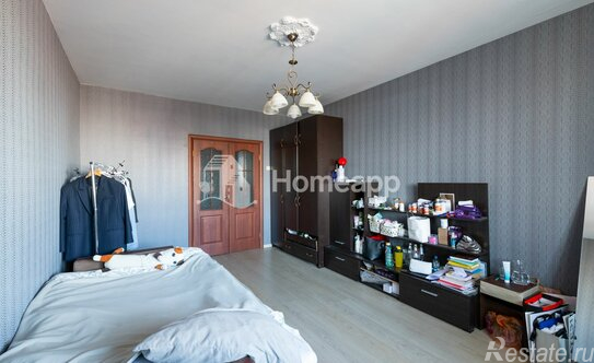 Продажа 3-комн квартиры на вторичном рынке улица Хачатуряна,  д. 4