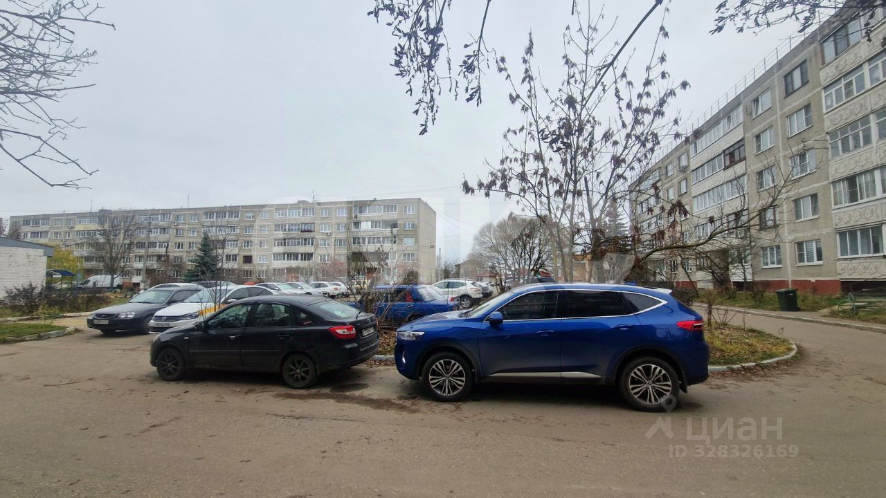 Продажа 2-комн квартиры на вторичном рынке Лопатинский мкр, улица Центральная,  д. 12