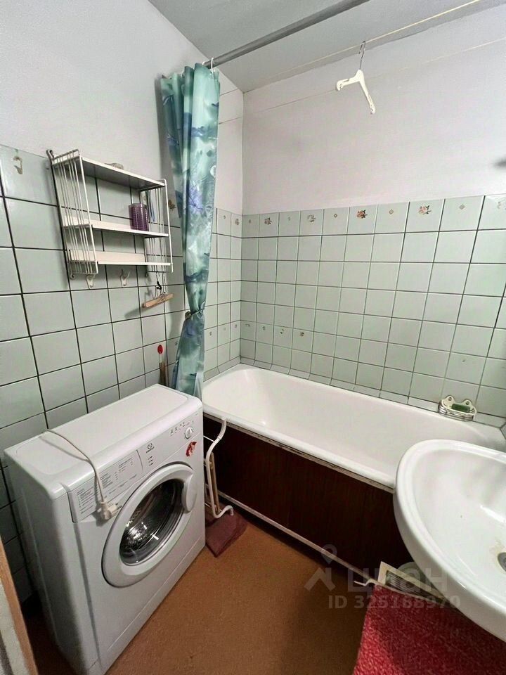 Продажа 3-комн квартиры на вторичном рынке Барвихинская улица, 8К2