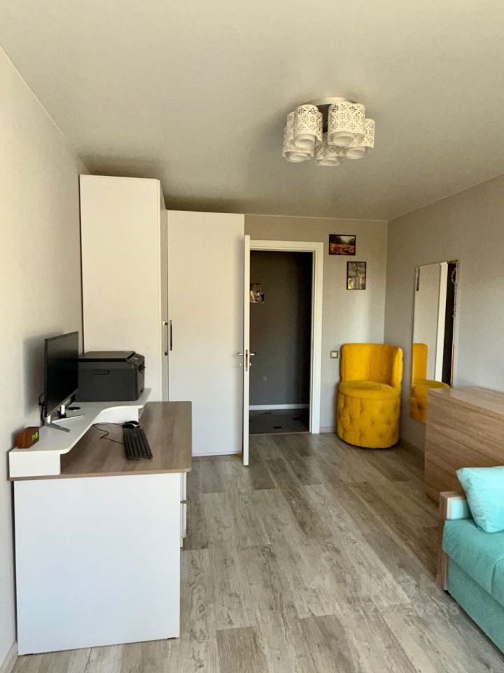 Продажа 2-комн квартиры на вторичном рынке улица Возрождения, 25