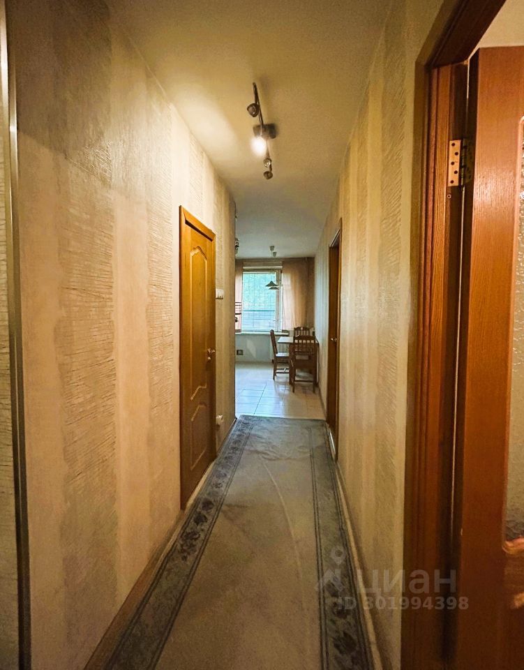 Продажа 3-комн квартиры на вторичном рынке улица Плющева, 18К2