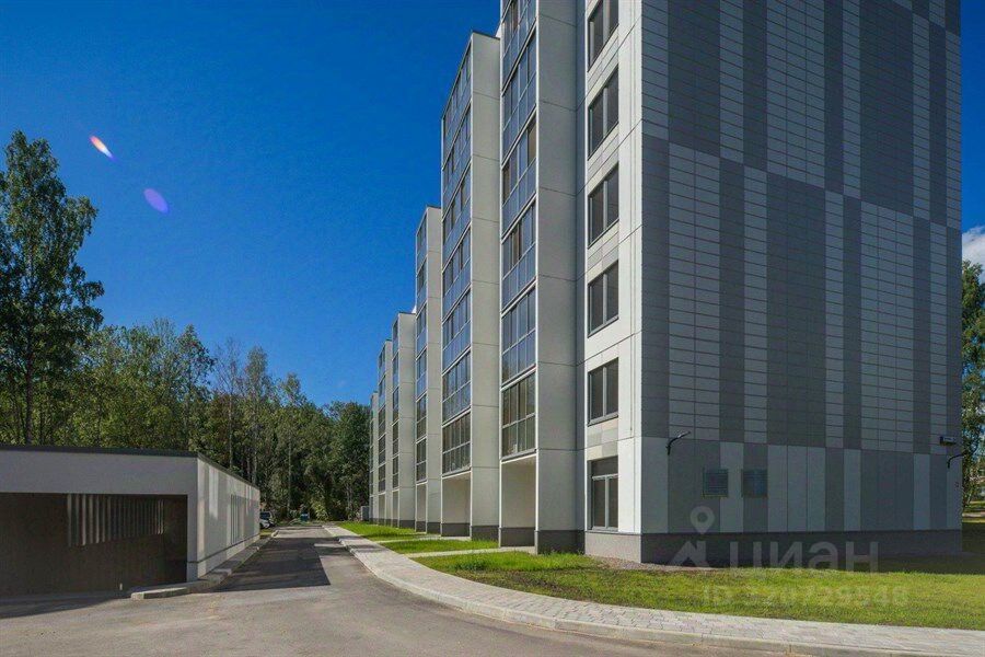 Продажа 3-комн квартиры на вторичном рынке пос. Молодежное, улица Правды, 6Б