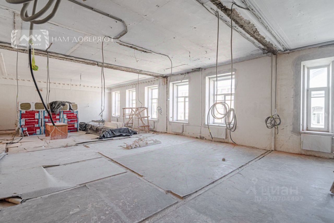 Продажа 5-комн квартиры на вторичном рынке Моховая улица, 18