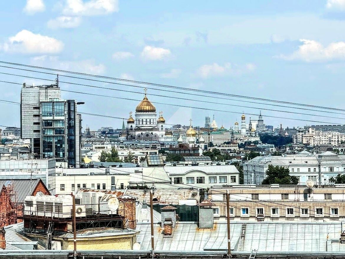 Продажа 4-комн квартиры на вторичном рынке Ксеньинский переулок, 3