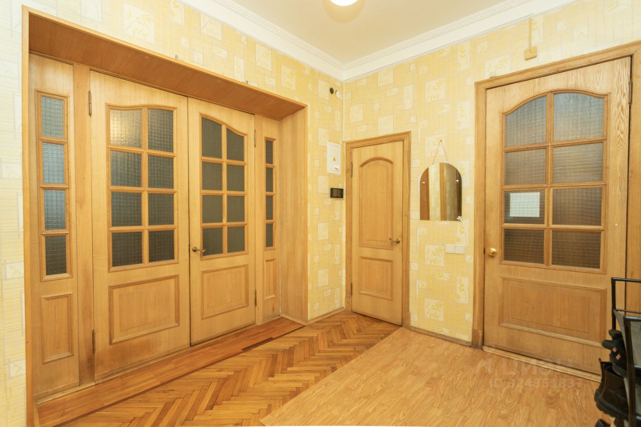 Продажа 4-комн квартиры на вторичном рынке Таллинская улица, 12/18