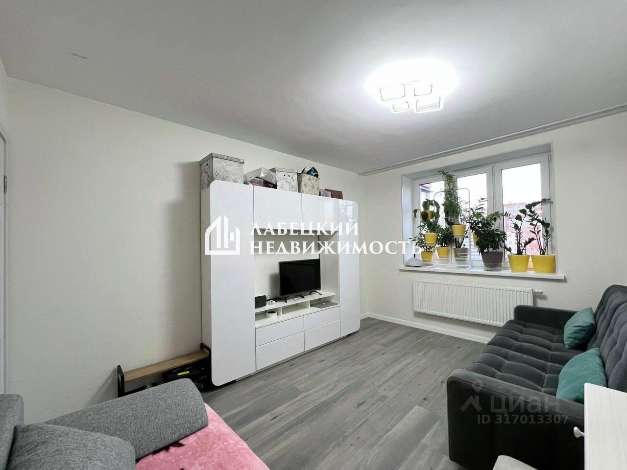 Продажа 2-комн квартиры на вторичном рынке Мурино, улица Шоссе в Лаврики, 72к4