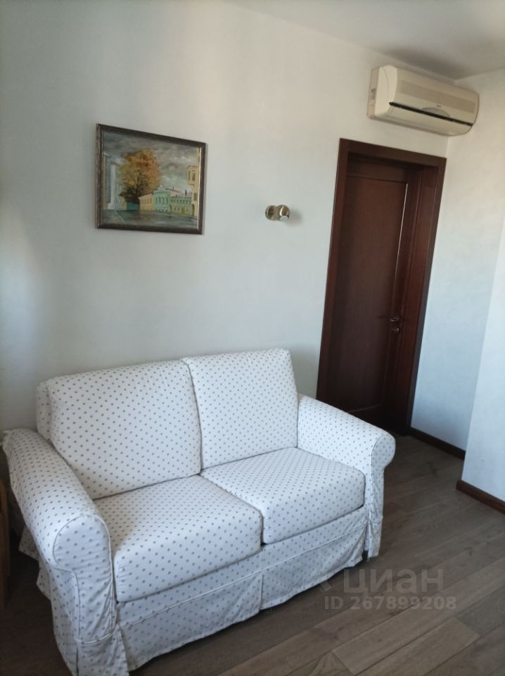 Аренда 4-комн квартиры на вторичном рынке Петрозаводская улица, 3