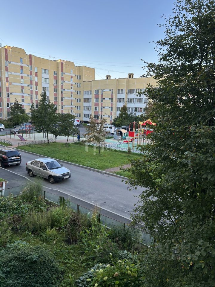 Продажа 3-комн квартиры на вторичном рынке Петергоф, дорога Бобыльская, 57