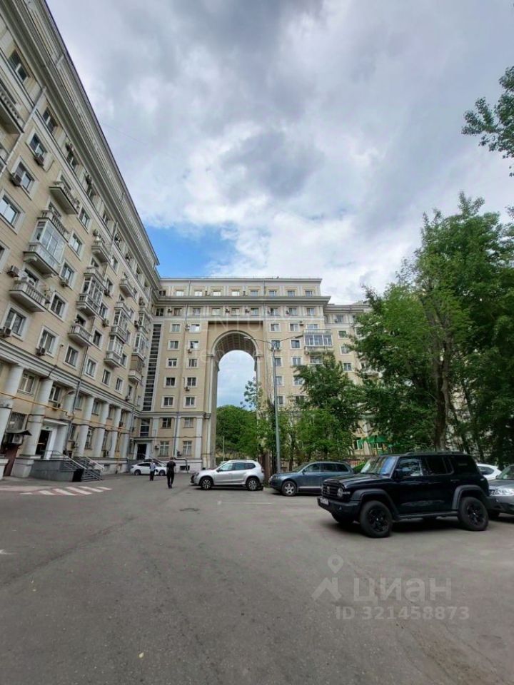 Продажа 2-комн квартиры на вторичном рынке переулок Обуха, 4