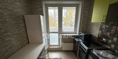 2-комн квартира улица Адмирала Лазарева,  д. 38