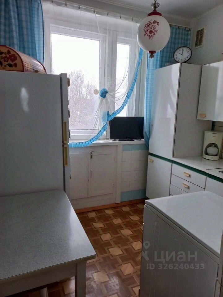 Продажа 3-комн квартиры на вторичном рынке Ломоносов, улица Пулеметчиков, 20