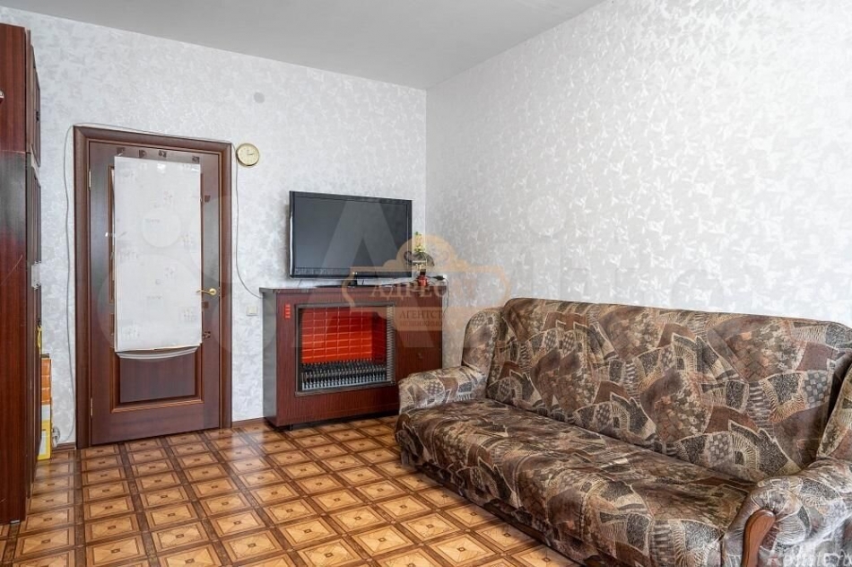 Продажа 3-комн квартиры на вторичном рынке ул Оптиков,  д. 49,  к. 2