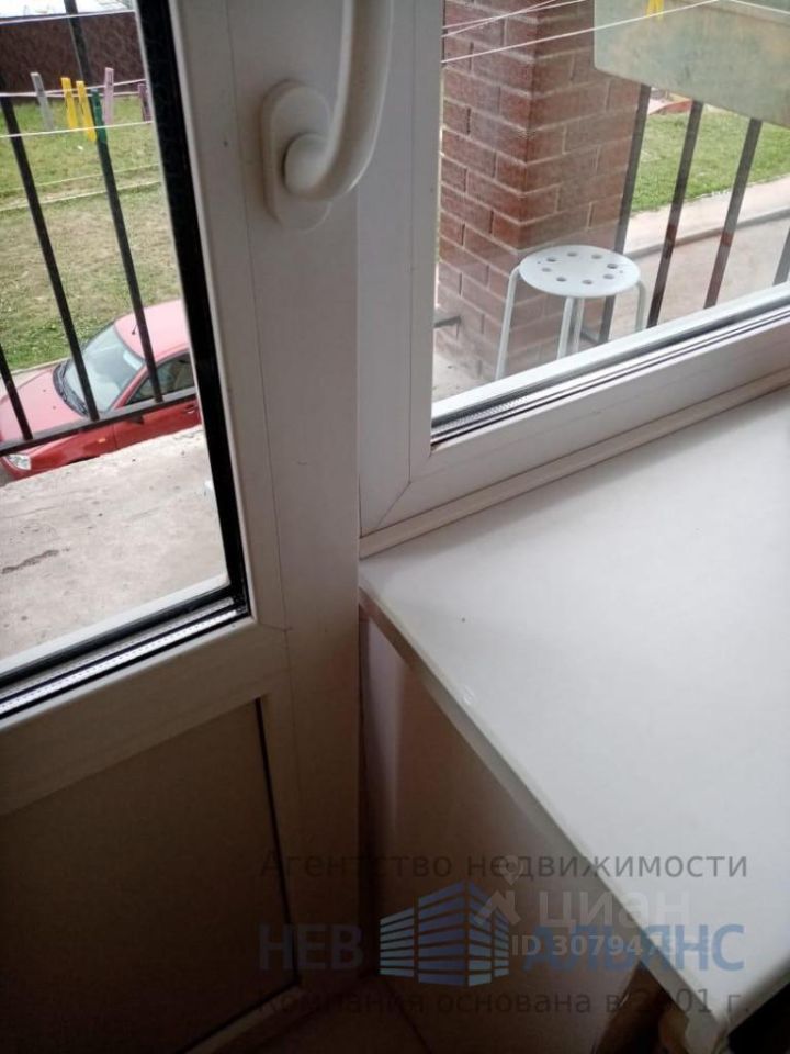 Продажа 1-комн квартиры на вторичном рынке д. Малые Колпаны, улица Западная, 18