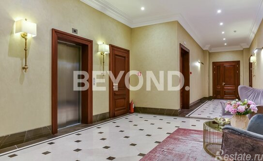 Продажа 4-комн квартиры на вторичном рынке Санаторная аллея,  д. 3