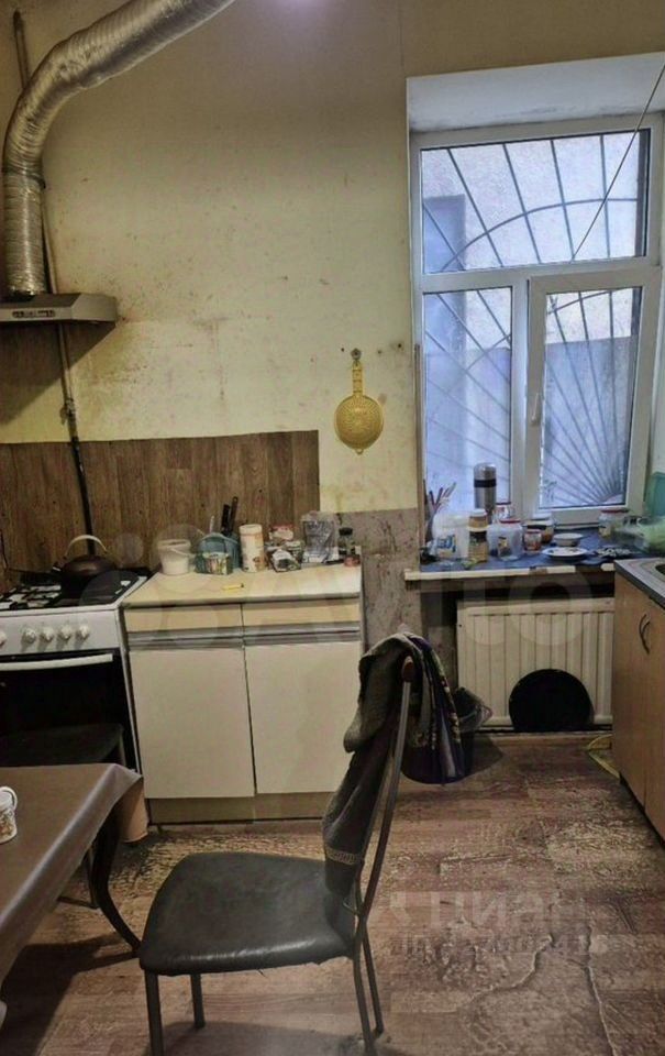 Продажа 3-комн квартиры на вторичном рынке 14-я Васильевского острова линия, 97