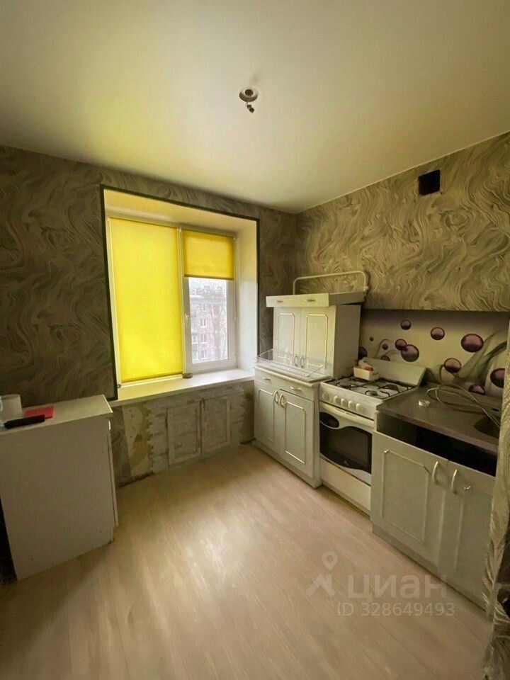 Продажа 1-комн квартиры на вторичном рынке Волхов, Молодежная улица, 27