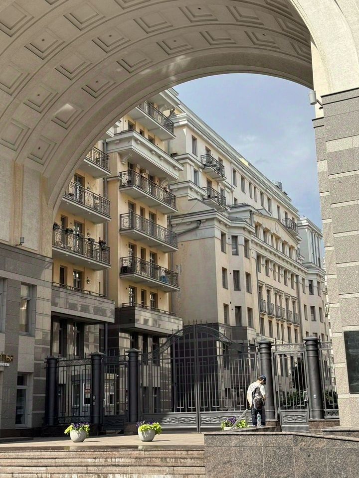 Продажа 2-комн квартиры на вторичном рынке проспект Средний Васильевского острова, 85