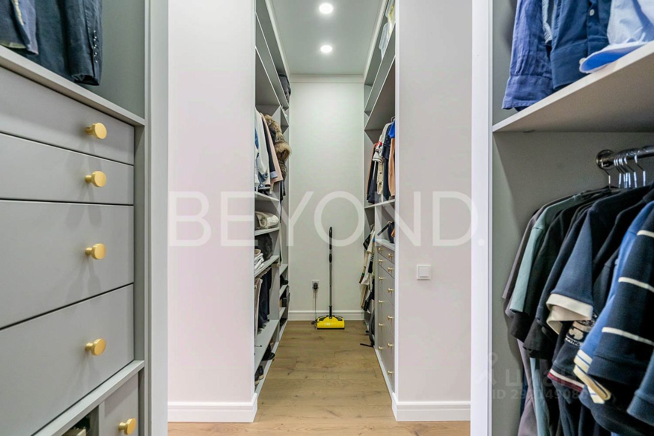 Продажа 3-комн квартиры на вторичном рынке Ждановская улица, 45