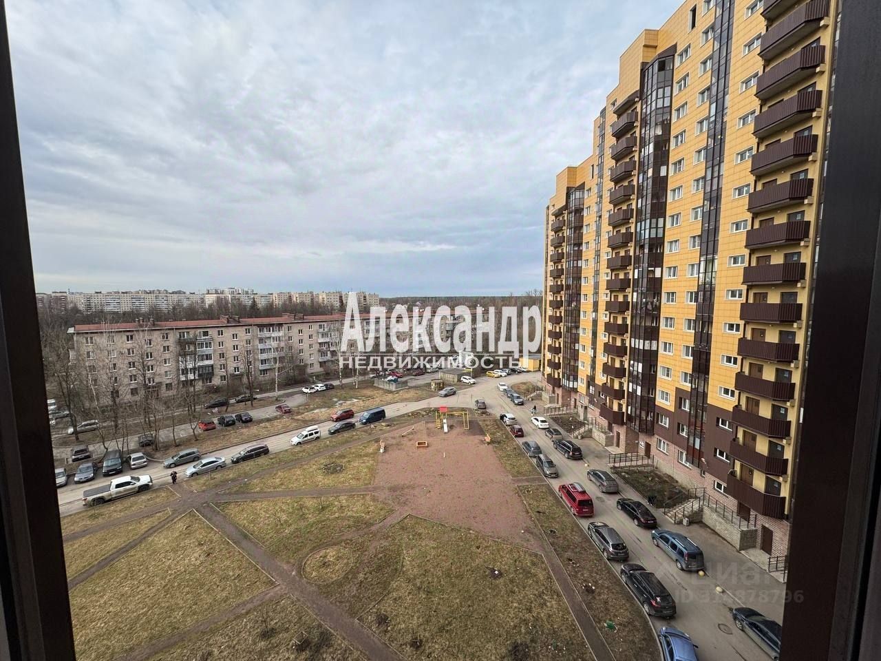 Продажа 2-комн квартиры на вторичном рынке пос. Металлострой, Центральная улица, 19к3