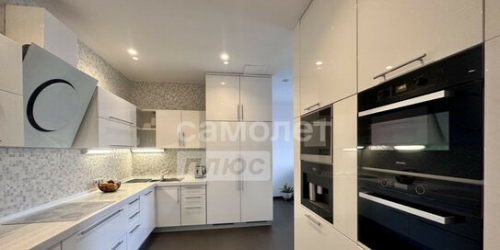 3-комн квартира ул Авиационная,  д. 77,  к. 2 стр 1