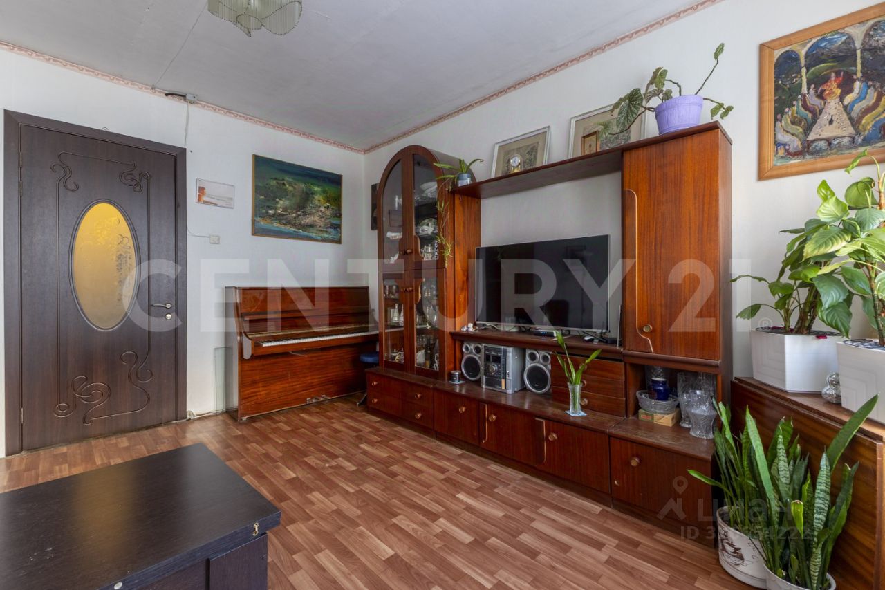 Продажа 4-комн квартиры на вторичном рынке Псковская улица, 30-32
