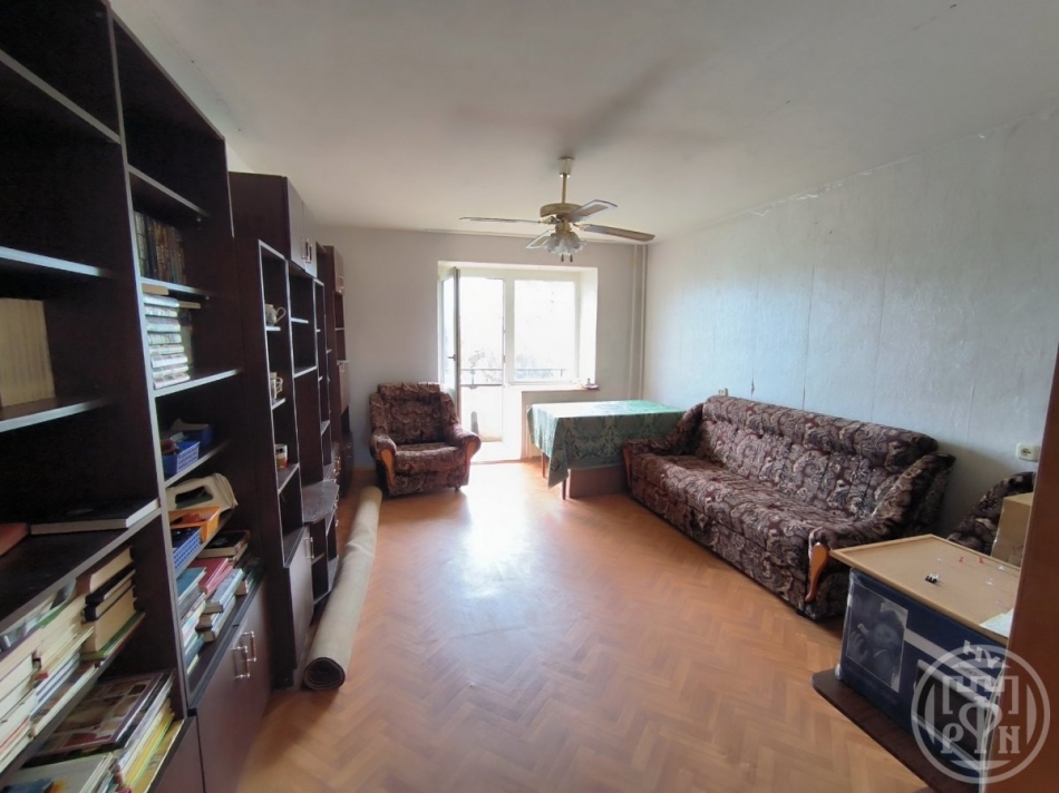 Продажа 3-комн квартиры на вторичном рынке Петергоф г., Университетский просп.,  д. 2/18