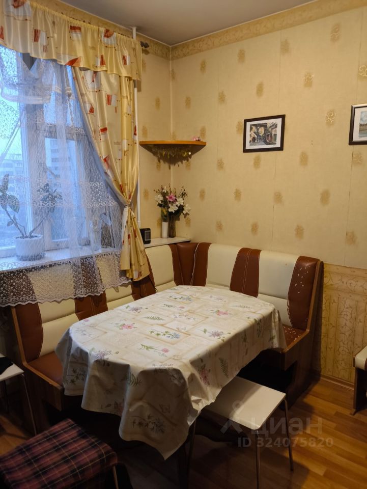 Аренда 2-комн квартиры на вторичном рынке улица Декабристов, 28К2