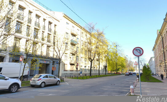 Продажа 1-комн квартиры на вторичном рынке Учительская улица,  д. 18 к1