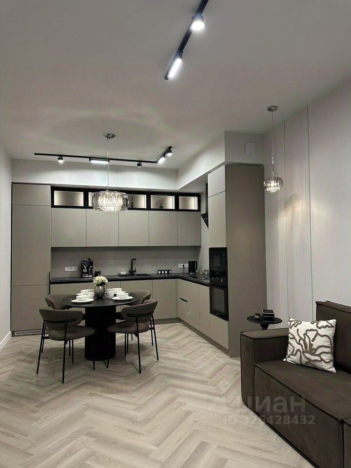 Аренда 2-комн квартиры на вторичном рынке Наличная улица, 24к1