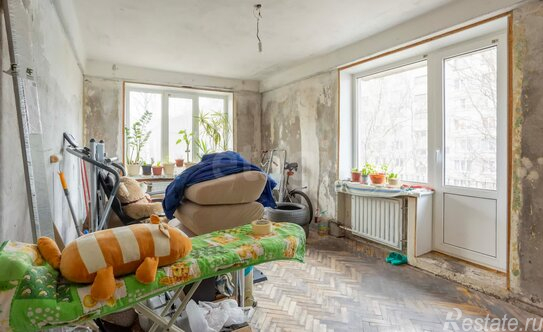 Продажа 4-комн квартиры на вторичном рынке Искровский пр-кт,  д. 10,  к. 2