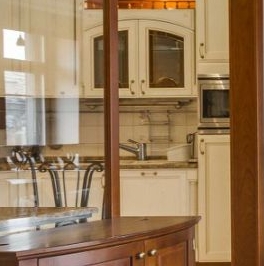 Продажа 4-комн квартиры на вторичном рынке 13-я Васильевского острова линия, 42