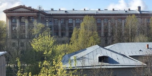 3-комн квартира улица Покрышева, 2/40