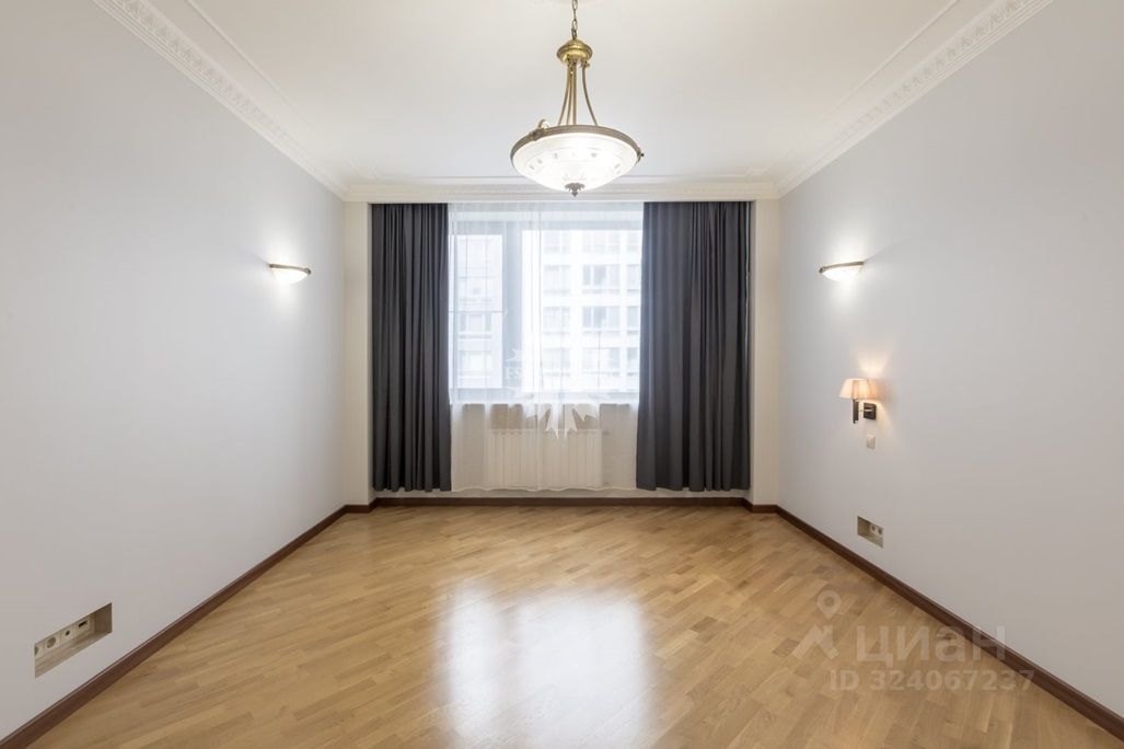 Продажа 4-комн квартиры на вторичном рынке улица Усачева, 2С3