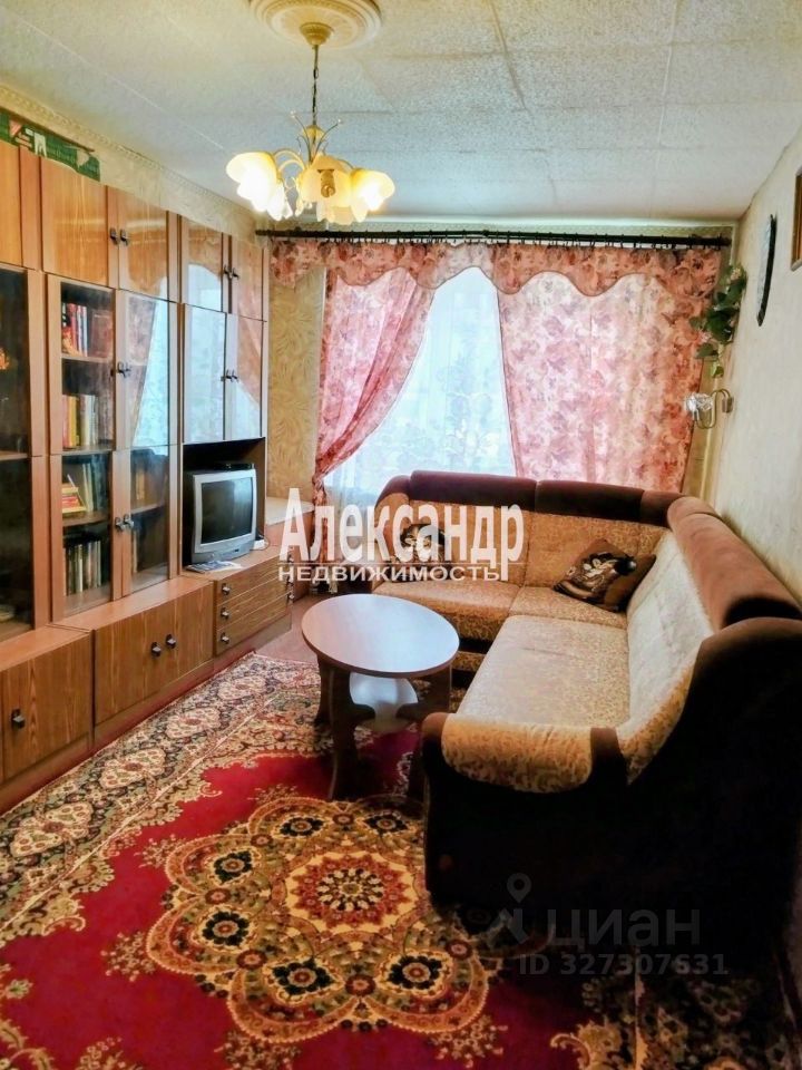 Продажа 2-комн квартиры на вторичном рынке Выборг, улица Имени А.К. Харитонова,  д. 84