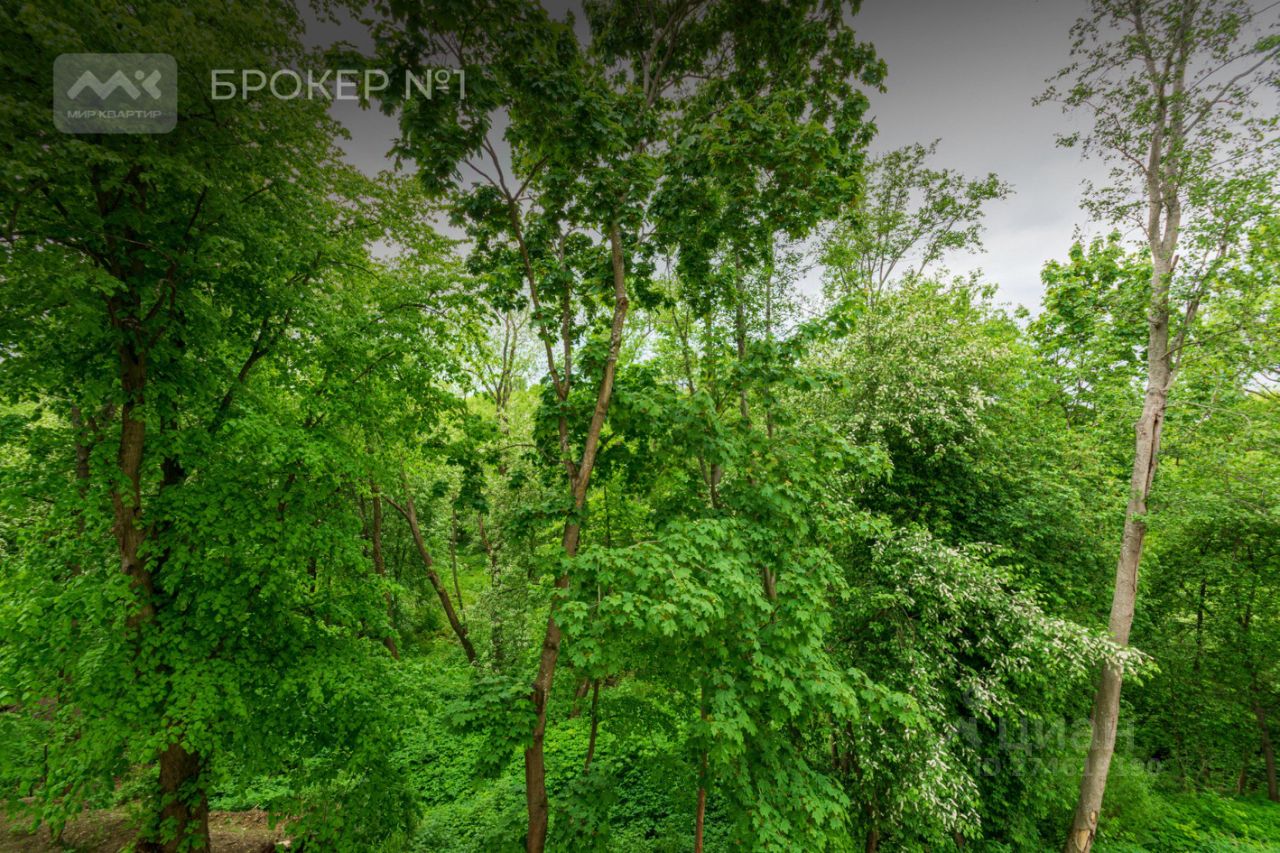 Продажа 2-комн квартиры на вторичном рынке Петергоф, Фабричная улица, 3