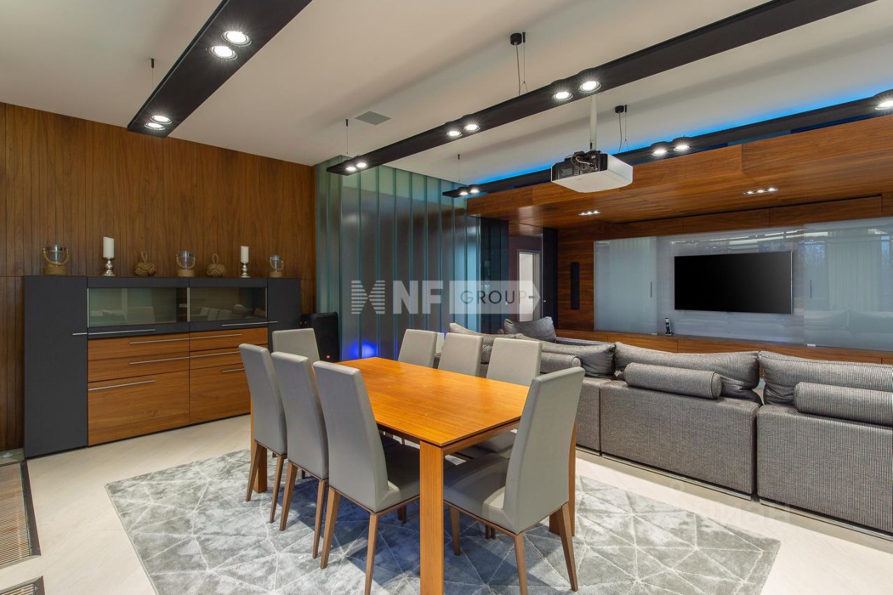 Продажа 4-комн квартиры на вторичном рынке улица Рюхина, 10