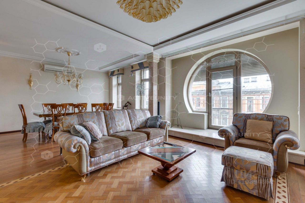 Продажа 4-комн квартиры на вторичном рынке 13-я Васильевского острова линия, 42