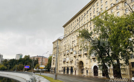 Продажа 2-комн квартиры на вторичном рынке Матросский Б. пер,  д. 1