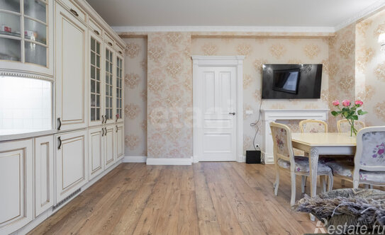 Продажа 4-комн квартиры на вторичном рынке Петергофское ш