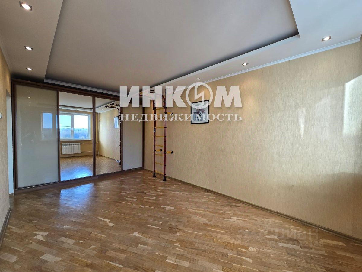 Продажа 3-комн квартиры на вторичном рынке Осенняя улица, 14