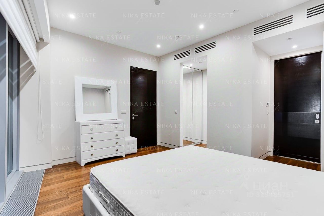 Продажа 3-комн квартиры на вторичном рынке 1-й Красногвардейский проезд, 21с2