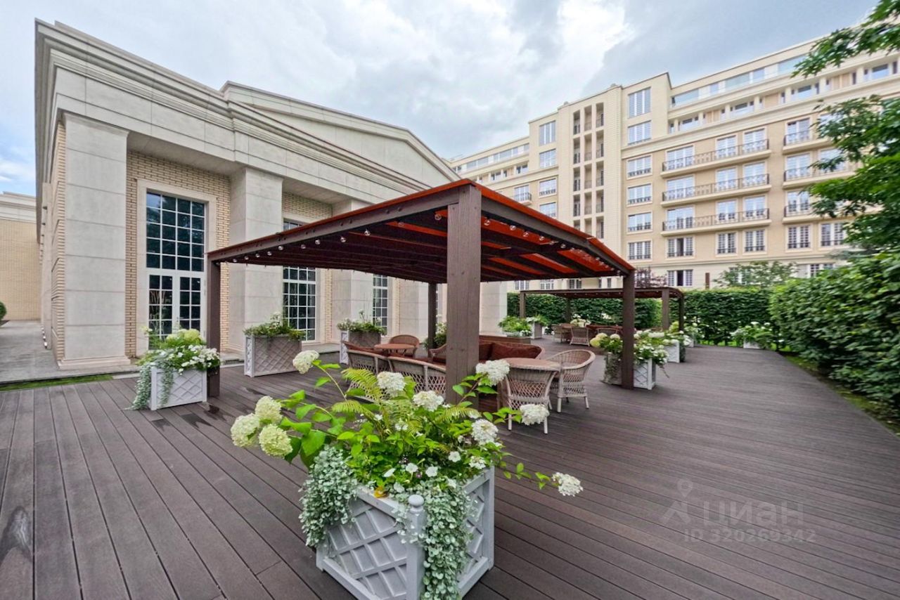 Продажа 4-комн квартиры на вторичном рынке улица Ефремова, 19к1