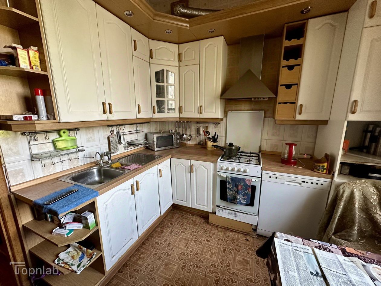 Продажа 4-комн квартиры на вторичном рынке улица Михайлова, 1