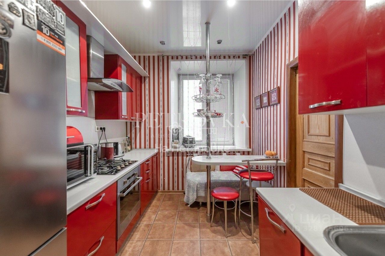Продажа 3-комн квартиры на вторичном рынке улица Павла Андреева, 28К6
