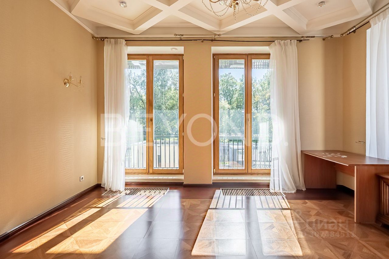 Продажа 4-комн квартиры на вторичном рынке набережная Мартынова, 74Г