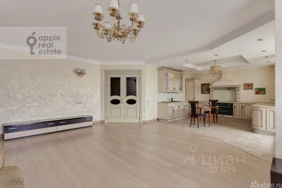 Продажа 4-комн квартиры на вторичном рынке улица Бажова,  д. 8